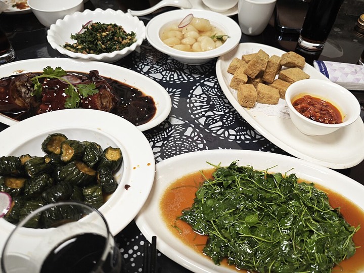 A table of Shanghainese dishes