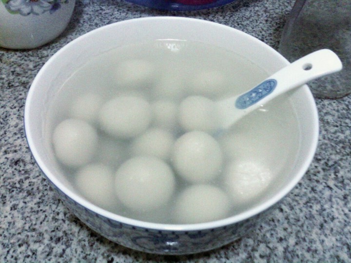 Black sesame rice balls
